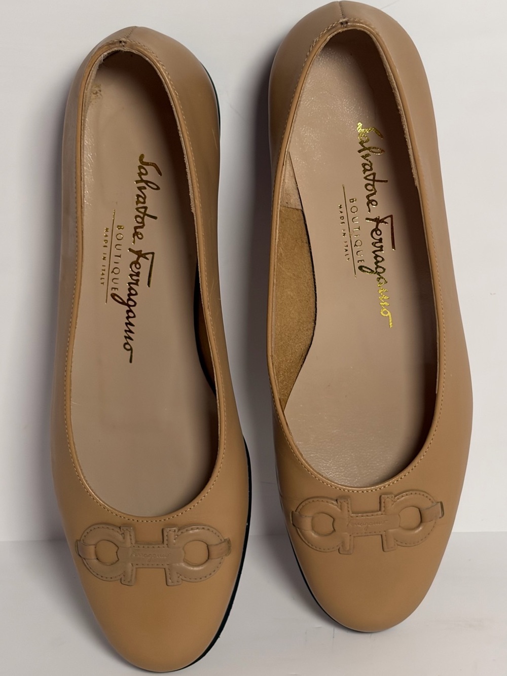 Salvatore Ferragamo Boutique Tan Leather Gancini Ballet Flats Size 7 B Italy